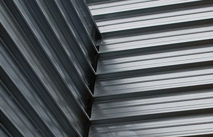 Bardage en acier sur un bâtiment