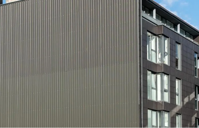 Bardage rapporté sur un bâtiment